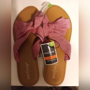 West loop size7/8 medium sandals new!
